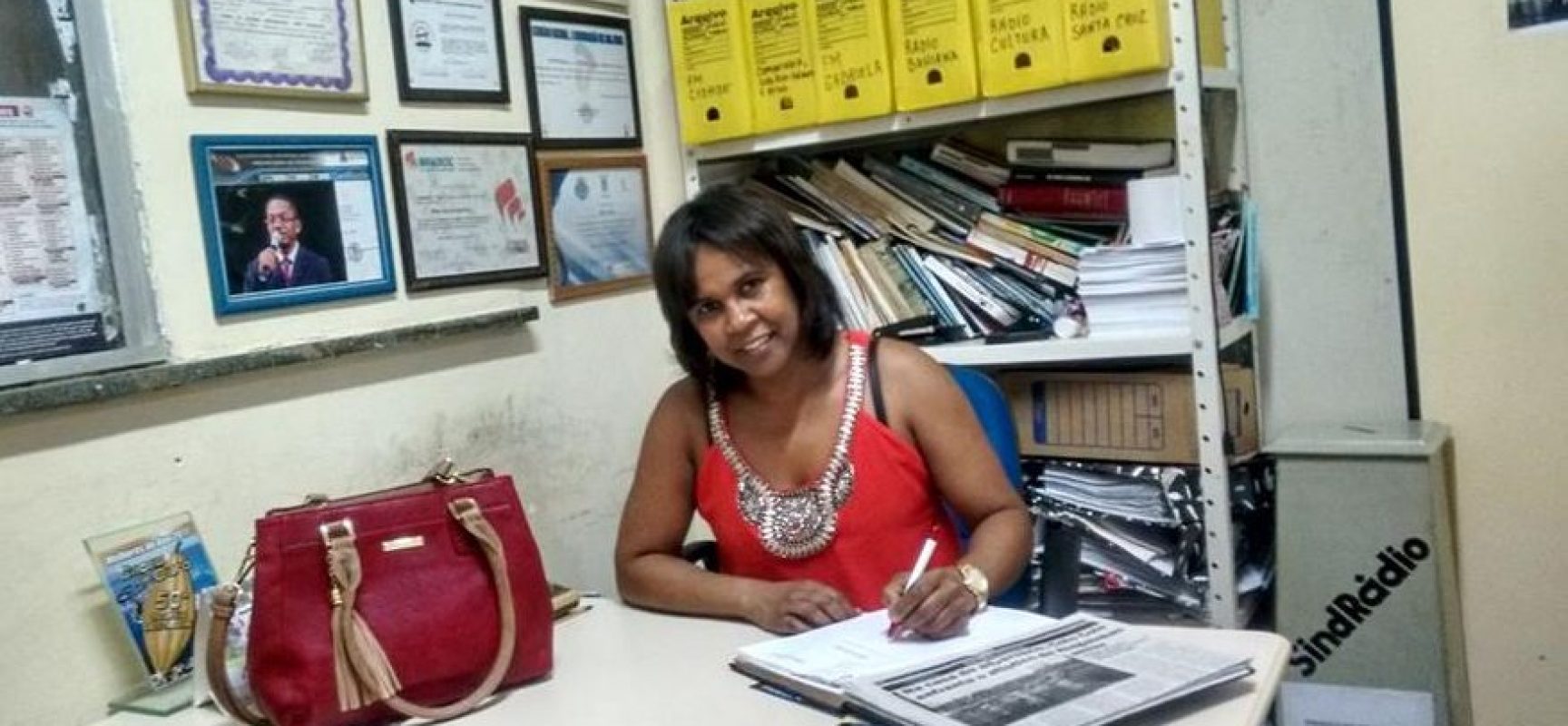 Radialista Jonaykita Silva, uma profissional que os ouvintes não esquecem