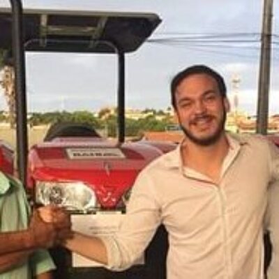 Vereador Paulo Meio Quilo entrega trator para Associação de Moradores e Agricultores do Rio do Engenho