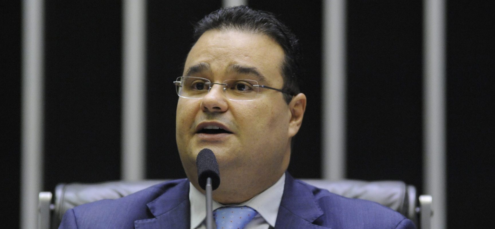 CCJ aprova projeto que garante ao advogado ficar em piso na mesma altura do juiz