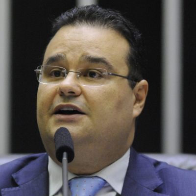 CCJ aprova projeto que garante ao advogado ficar em piso na mesma altura do juiz