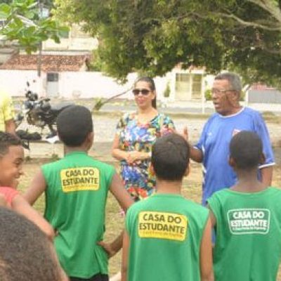 Escolinha de Futebol Os Meninos de Ilhéus tem convênio renovado com a HNB