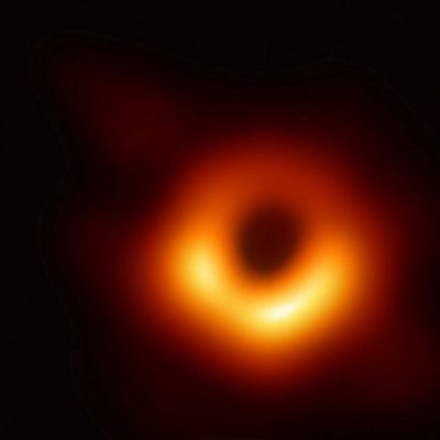 Imagens de buraco negro no espaço são registradas pela 1ª vez