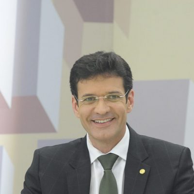 Ministro do Turismo quer reduzir o preço das passagens aéreas