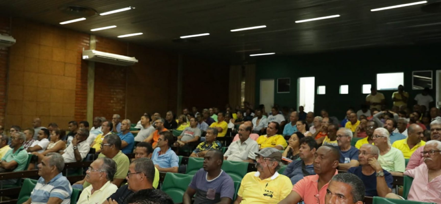Taxistas participam de capacitação promovida pela Sutram em Ilhéus