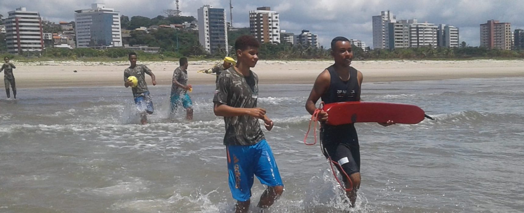 Circuito de surf recebe projeto Educar para não Afogar, neste sábado (1º) em Olivença