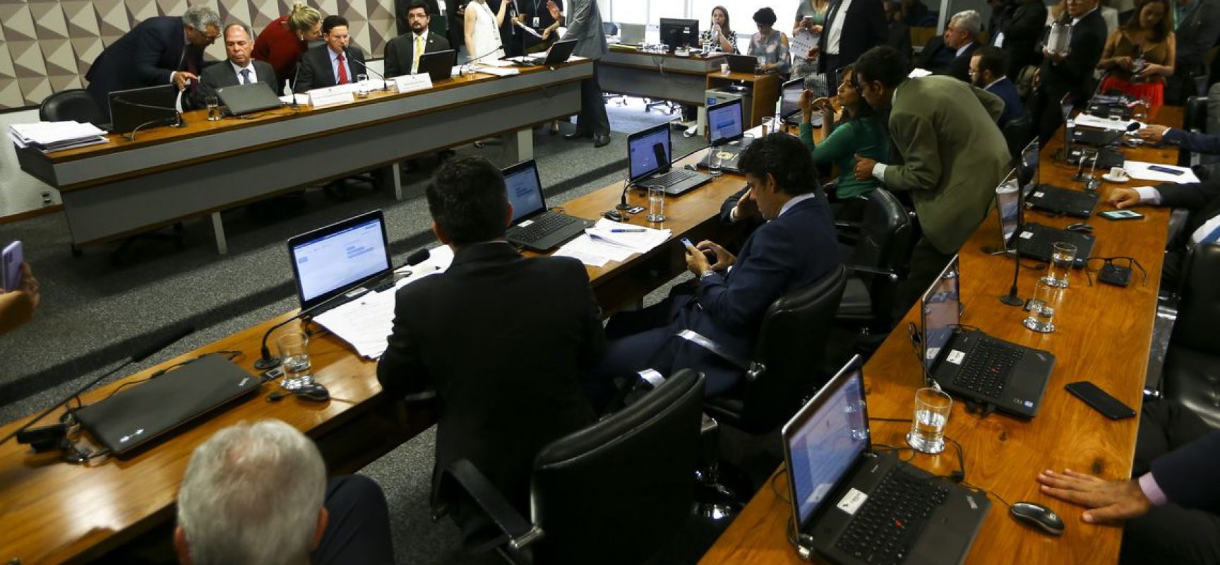 Comissão aprova transferência do Coaf para o Ministério da Economia