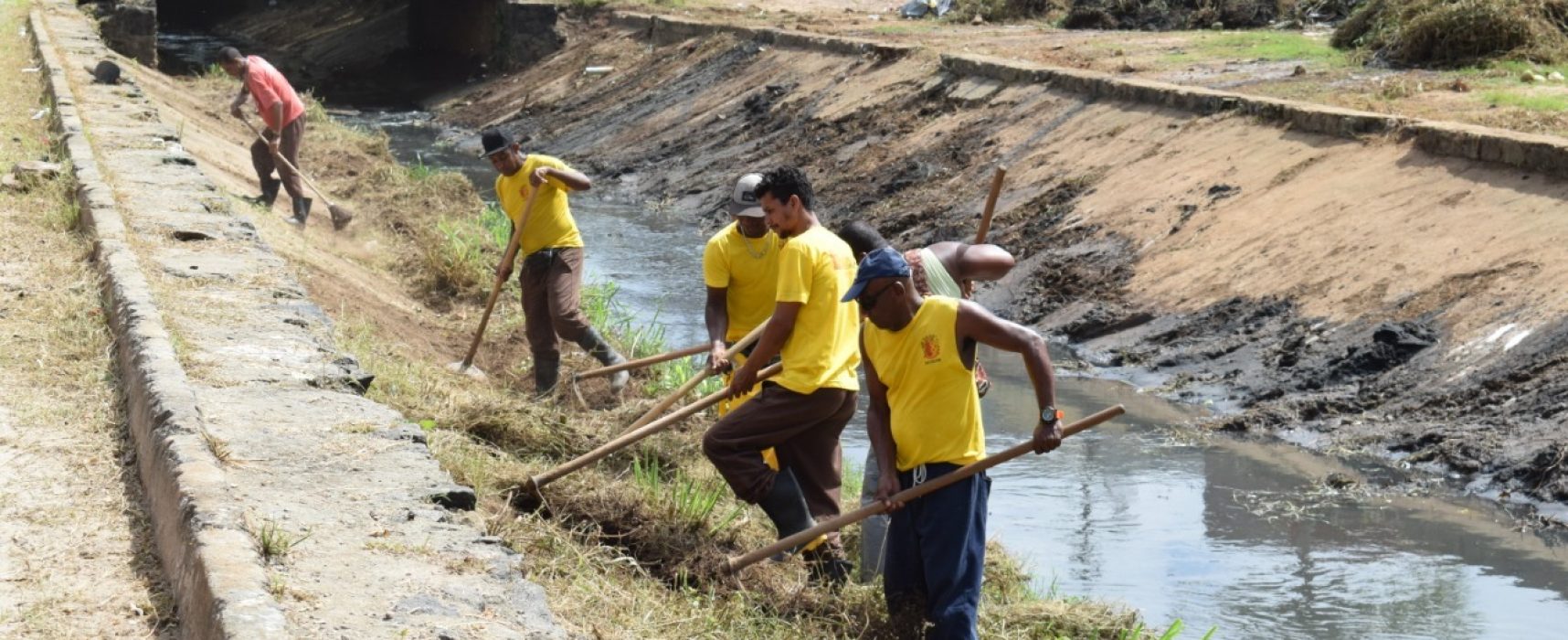 Operação Cidade Limpa continua com limpeza do canal do Malhado