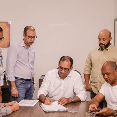 Prefeito assina ordem de serviço para estudo ambiental do aterro de Itariri