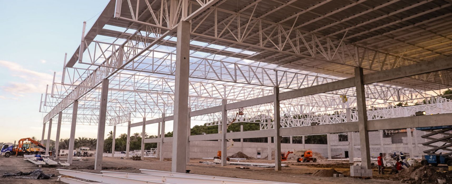 Prefeito visita obras do Assaí que vai gerar centenas de empregos