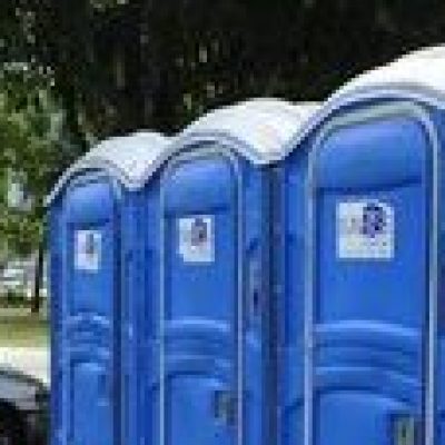 Sancionada lei que torna banheiros químicos adaptados obrigatórios