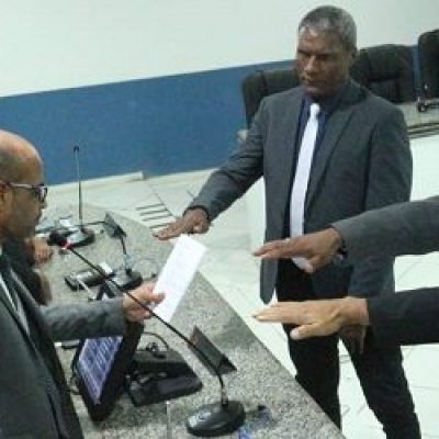 Três vereadores suplentes tomam posse na Câmara de Ilhéus