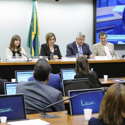 Professor defende aumentar em 5 vezes investimento em escolas públicas