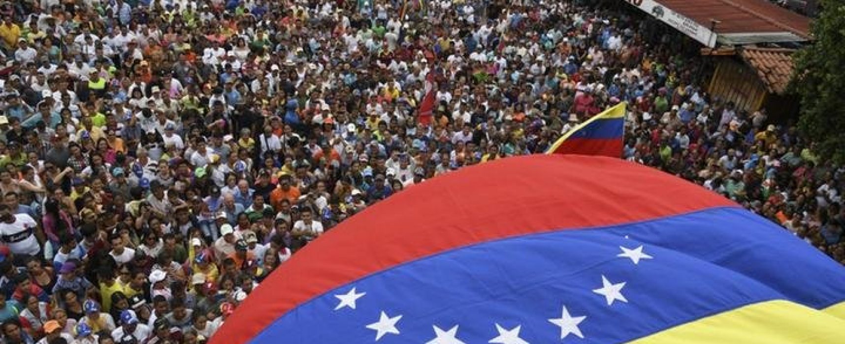 Venezuela reabre parte da fronteira com a Colômbia
