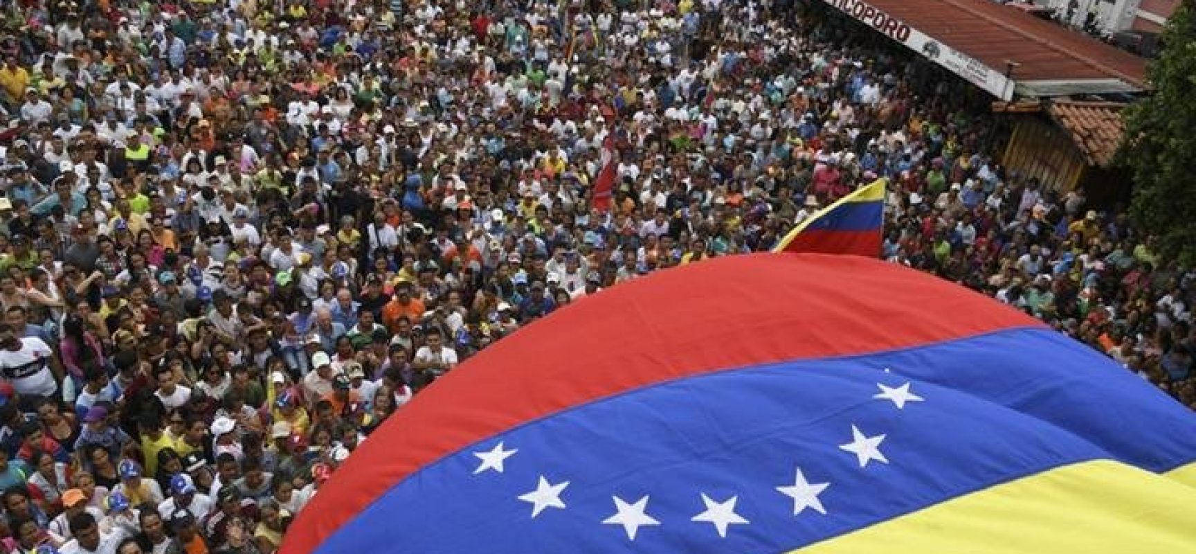 Venezuela reabre parte da fronteira com a Colômbia