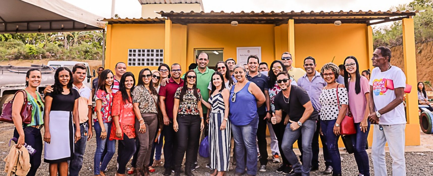 Ao lado da comunidade, prefeito inaugura “Escola do Amor” em Piaçaveira