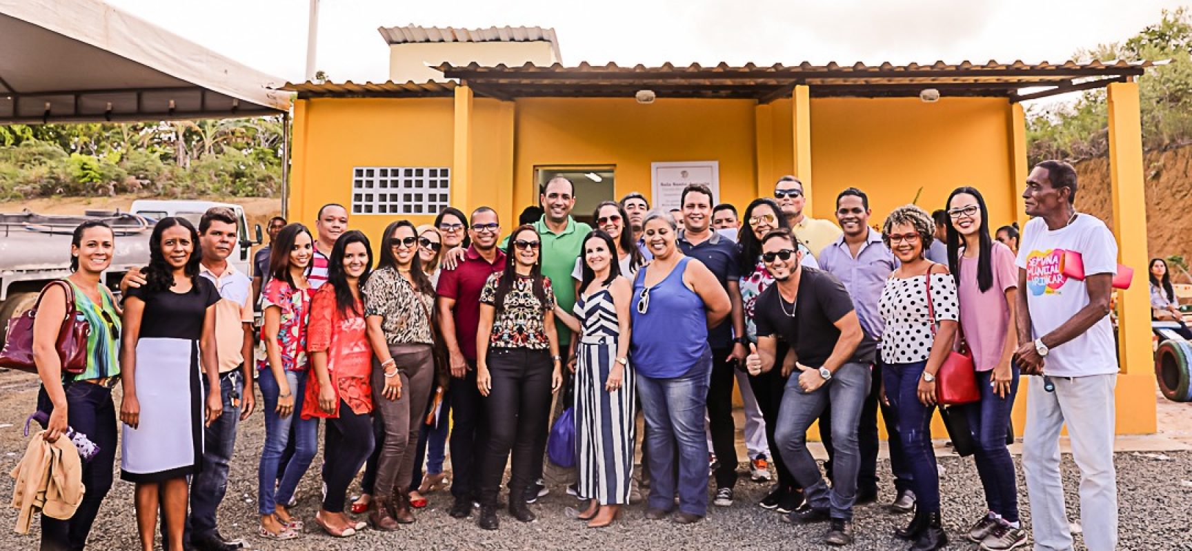 Ao lado da comunidade, prefeito inaugura “Escola do Amor” em Piaçaveira