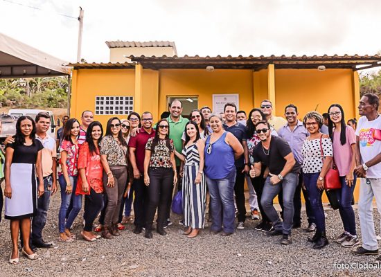 Ao lado da comunidade, prefeito inaugura “Escola do Amor” em Piaçaveira