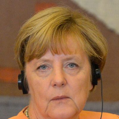 Merkel é vista tremendo pela 3ª vez em menos de 1 mês