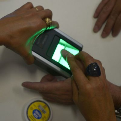 Número de eleitores cadastrados por biometria chega a 69%, diz TSE
