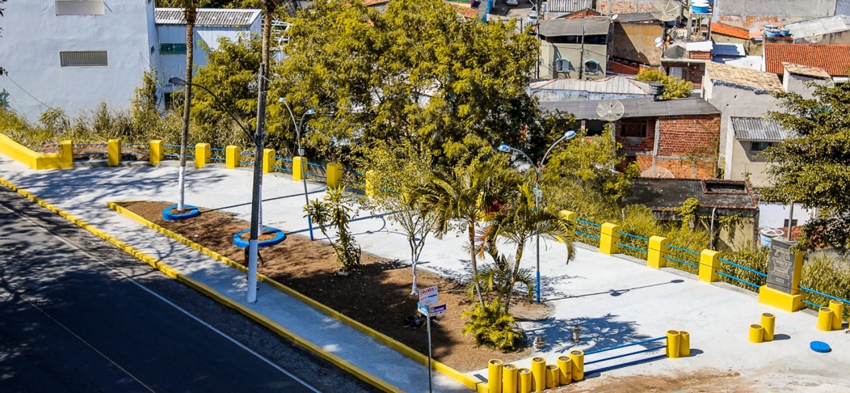 Praças e mirante ganham novo visual com serviços de manutenção