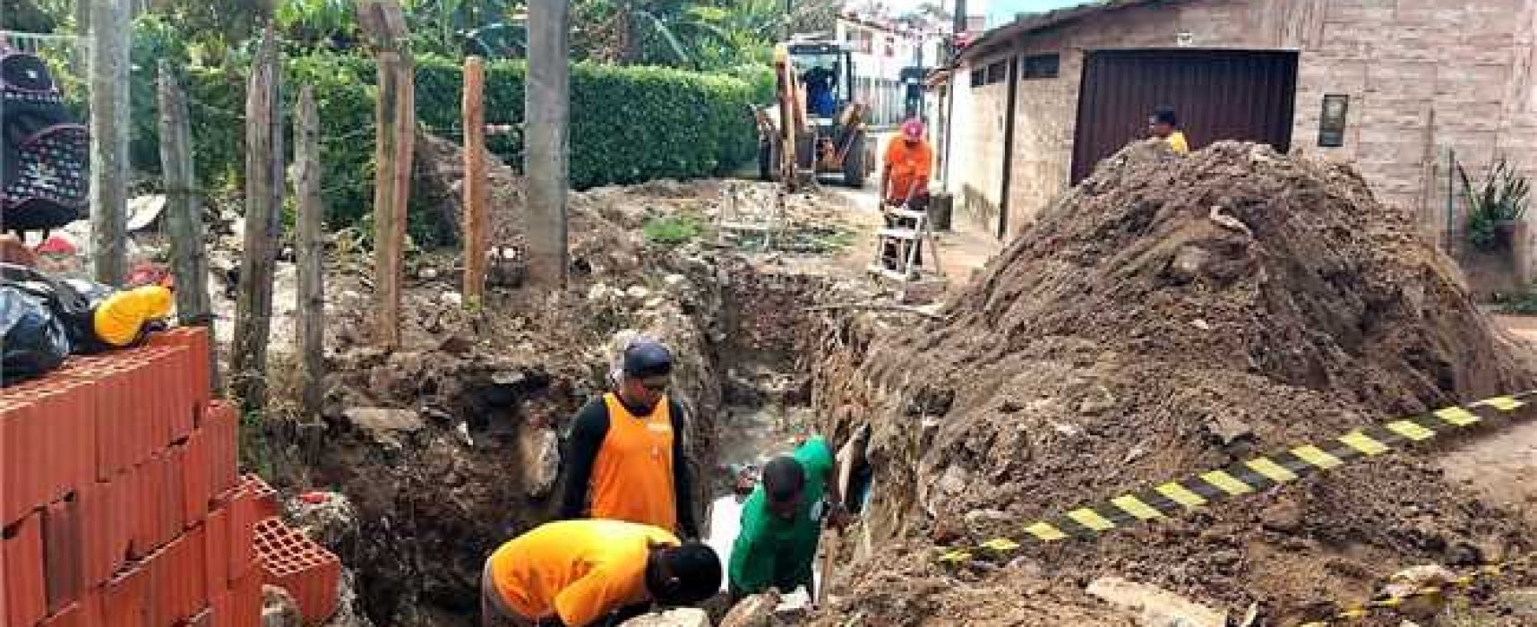 Prefeitura segue com ações de manutenção da rede pluvial em rua do Iguape