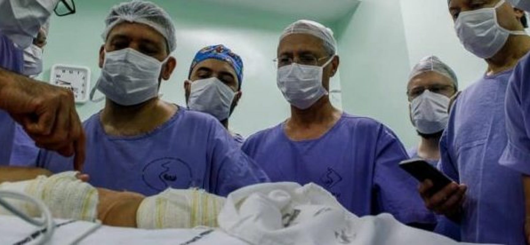Bolsonaro sanciona Lei do Médicos pelo Brasil