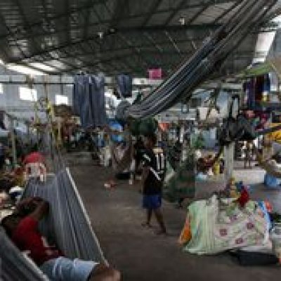 Venezuelanos enfrentam da mendicância à prostituição na saga para sair do país