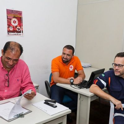 Assinado documento de equiparação salarial dos médicos do SAMU