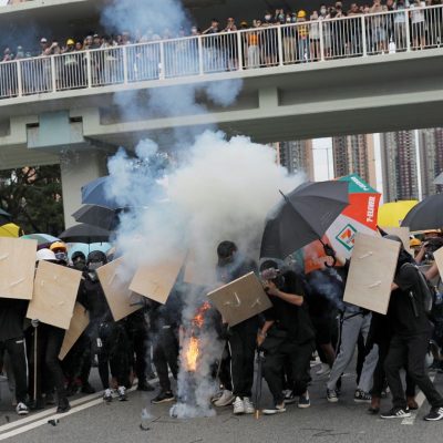 Hong Kong tem protestos pelo décimo fim de semana seguido