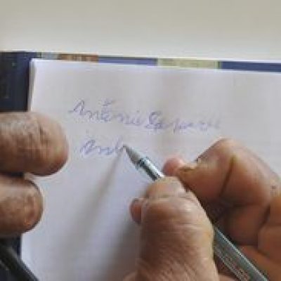 Analfabetismo resiste no Brasil e no mundo do século 21