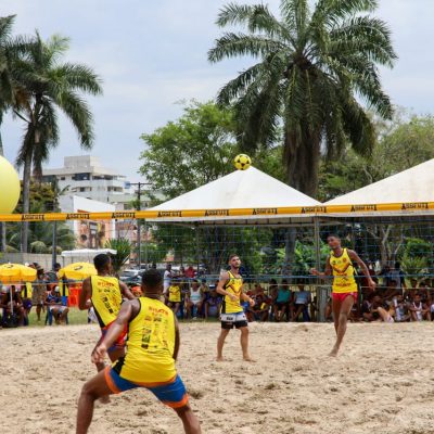 Etapa do Circuito Ilheense de Futevôlei agita as areias da cidade