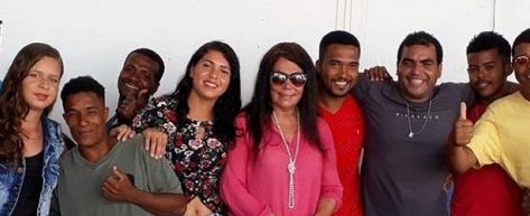 LU CERQUEIRA é recebida com festa no Copão do Malhado e no Banco da Vitória