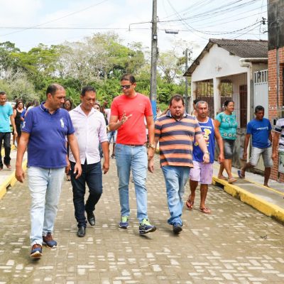 Prefeito assina ordem de serviço para pavimentação da Beira Rio em Sambaituba