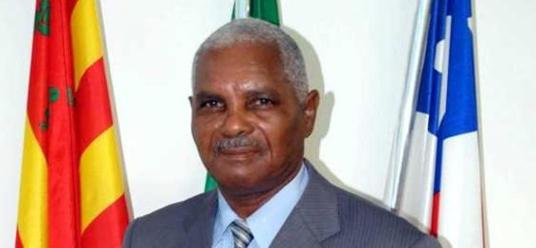 Zé Neguinho é agraciado com o Diploma Amigo do Rádio (Troféu Zé-Tiro-Seco)