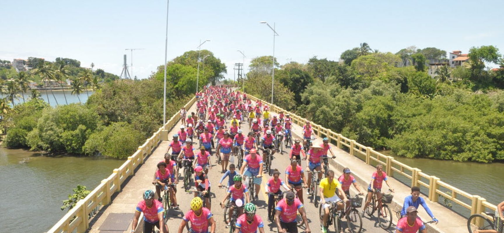 8º passeio ciclístico do Rotary coloriu Ilhéus de rosa