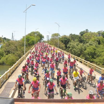 8º passeio ciclístico do Rotary coloriu Ilhéus de rosa