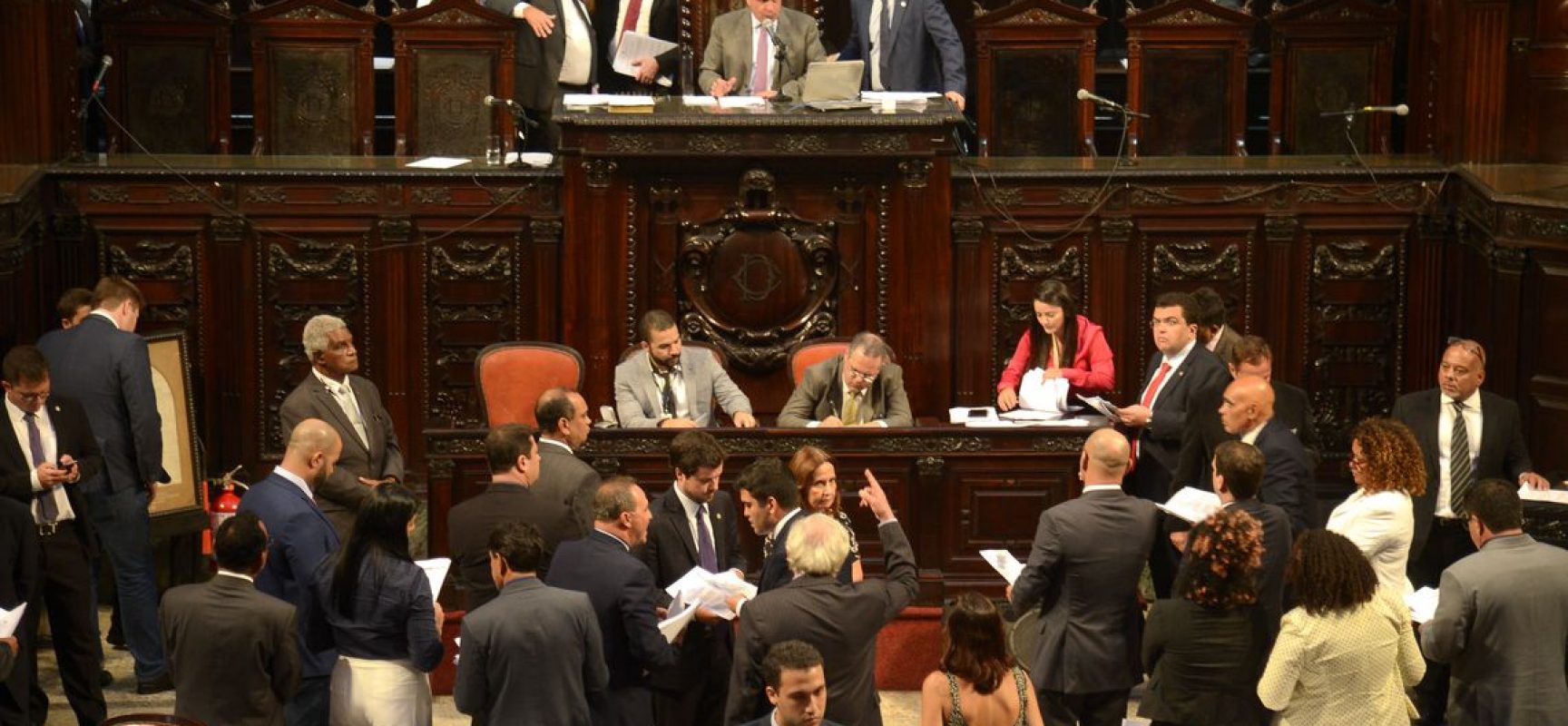 CCJ da Alerj vota pela soltura de deputados presos na Lava Jato