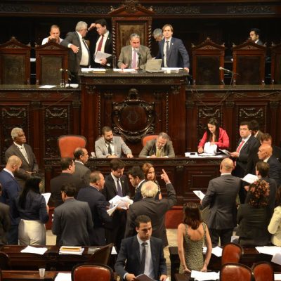 CCJ da Alerj vota pela soltura de deputados presos na Lava Jato