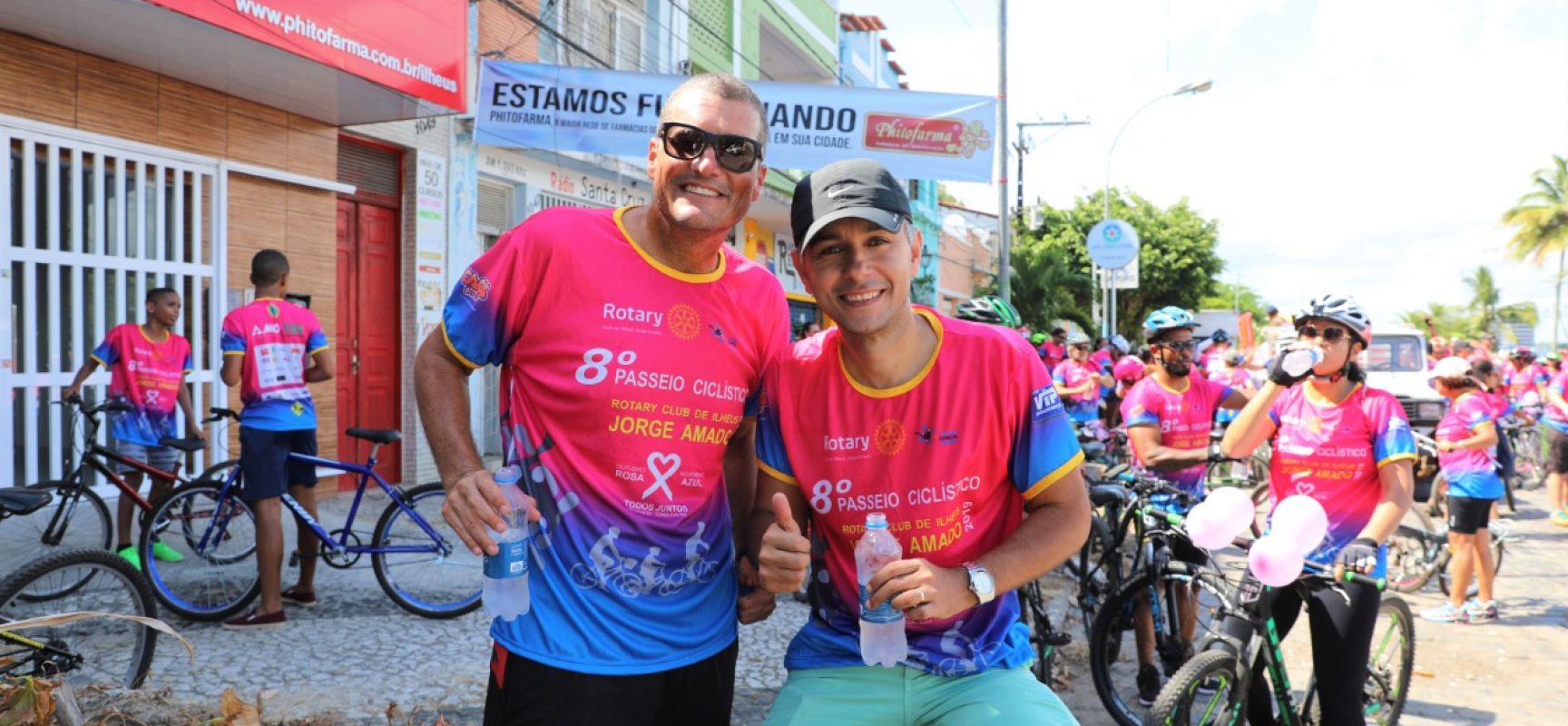 Colorido especial toma ruas de Ilhéus em passeio ciclístico contra o câncer de mama