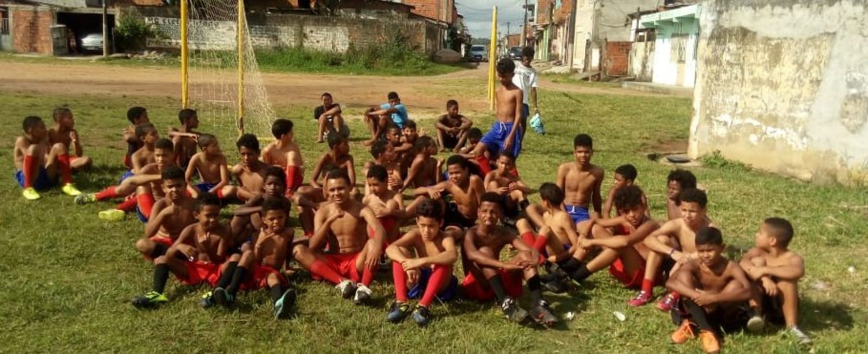 Escolinha de Futebol ADCTV com crianças de 08 a 14 anos se reúnem todo sábado no Vilela