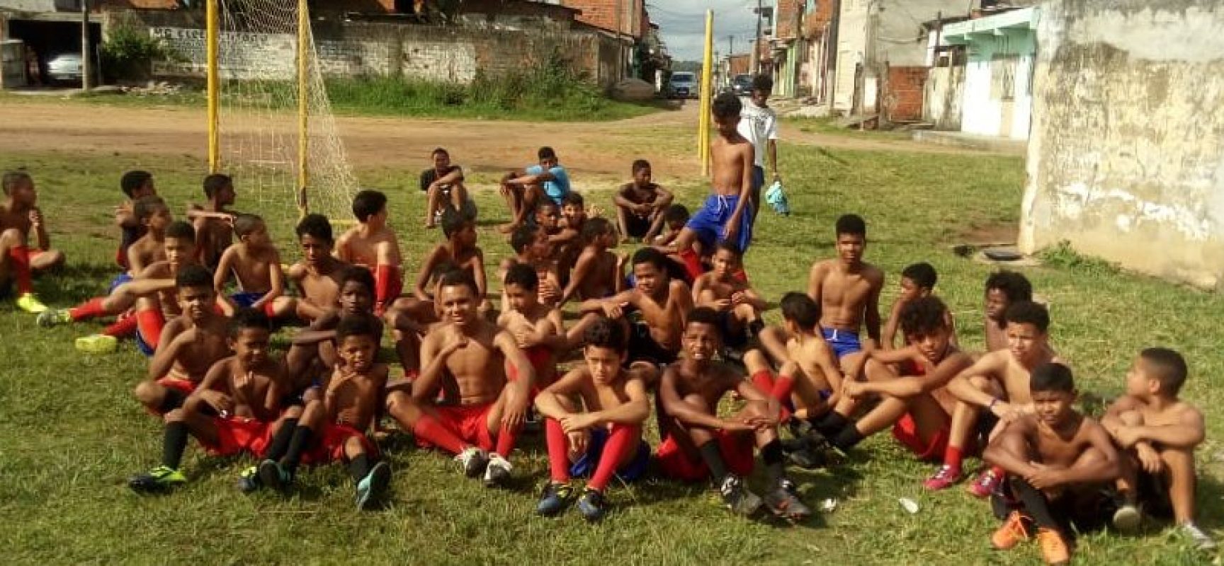 Escolinha de Futebol ADCTV com crianças de 08 a 14 anos se reúnem todo sábado no Vilela
