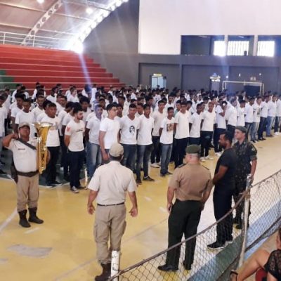 Jovens ilheenses recebem certificados  de dispensa do serviço militar