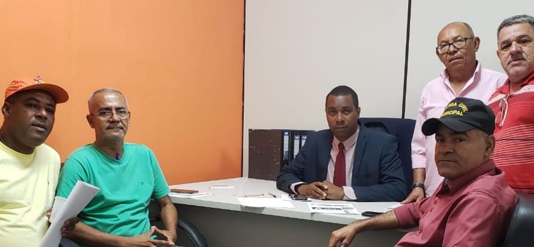Vereador Luiz Carlos Escuta-PP, se reúne com representantes da APPI, Sinsepi e Sindguardas