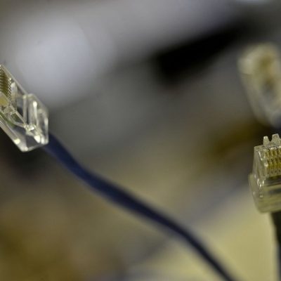 Alto-falantes inteligentes chegam ao Brasil com novas funções e riscos