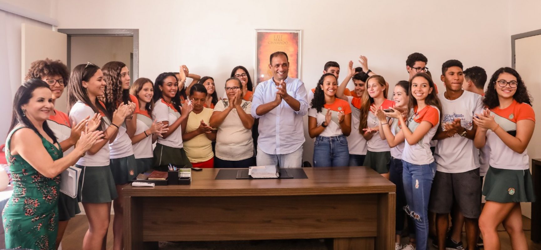 Alunos apresentam ao prefeito projeto de sustentabilidade para a cidade