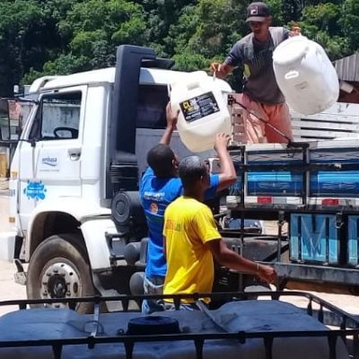 Embasa firma parcerias para auxiliar na coleta de óleo das praias do sul da Bahia