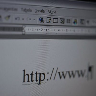 Internet completa 50 anos cercada de polêmicas