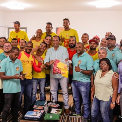 Prefeito de Ilhéus concede reajuste salarial aos servidores públicos municipais