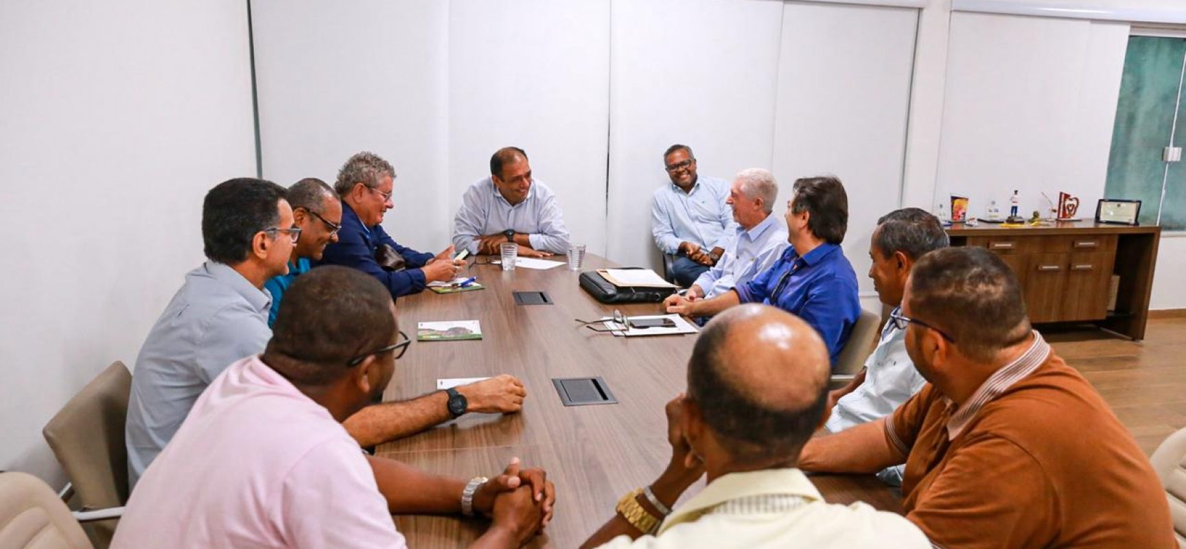 Prefeito discute reorganização do comércio no centro de Ilhéus