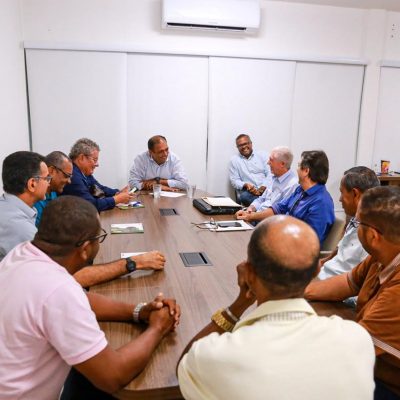 Prefeito discute reorganização do comércio no centro de Ilhéus